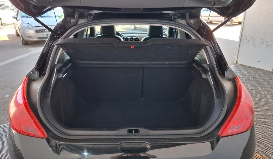Peugeot 308 2.0 FELINE Hatchback 2012