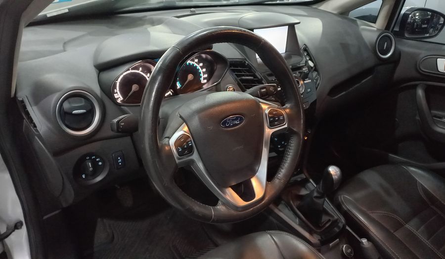Ford Fiesta Kinetic Design 1.6 TITANIUM Sedan 2016