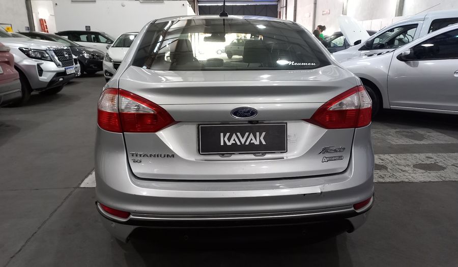 Ford Fiesta Kinetic Design 1.6 TITANIUM Sedan 2016