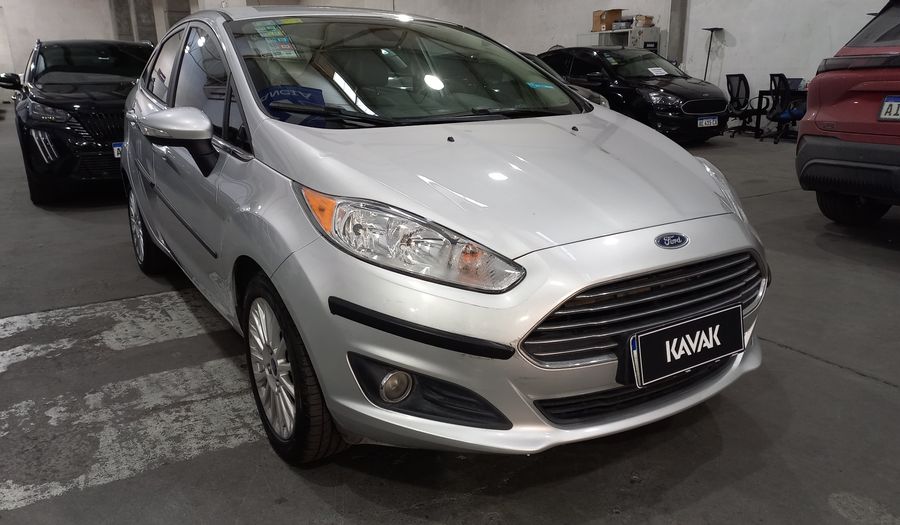 Ford Fiesta Kinetic Design 1.6 TITANIUM Sedan 2016