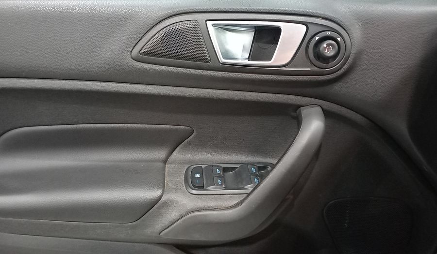 Ford Fiesta Kinetic Design 1.6 TITANIUM Sedan 2016