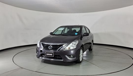 Nissan • Versa
