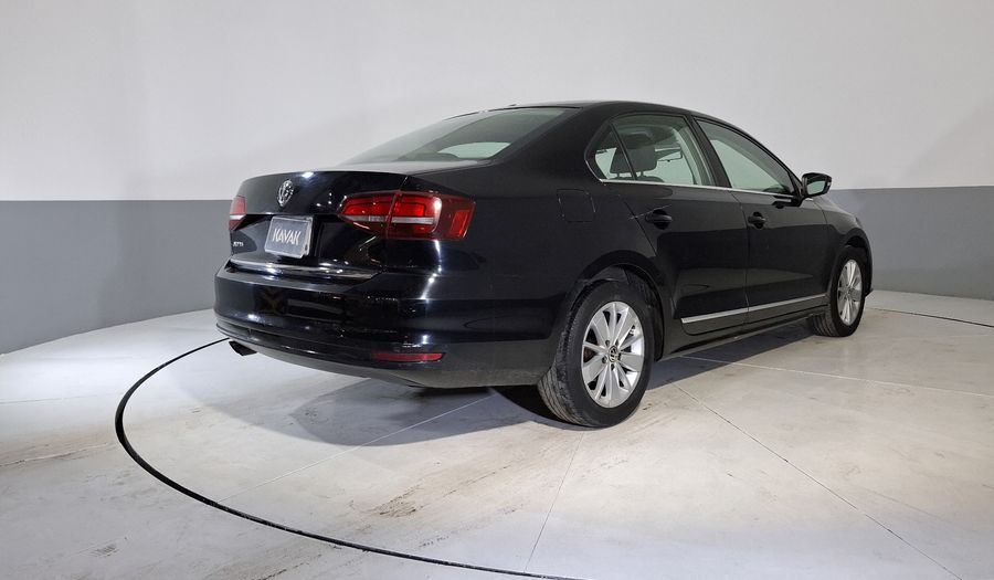 Volkswagen Jetta 2.5 COMFORTLINE MT BOLSAS AIRE DEL. Sedan 2017