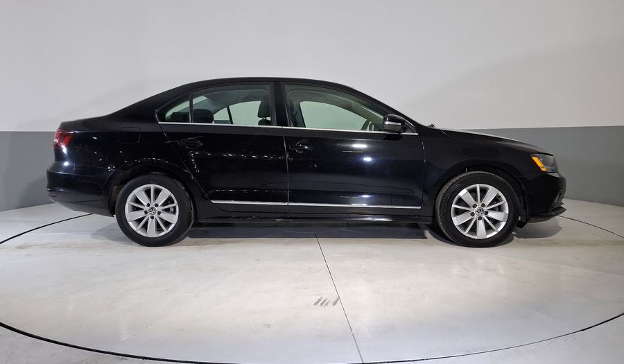 Volkswagen Jetta 2.5 COMFORTLINE MT BOLSAS AIRE DEL. Sedan 2017