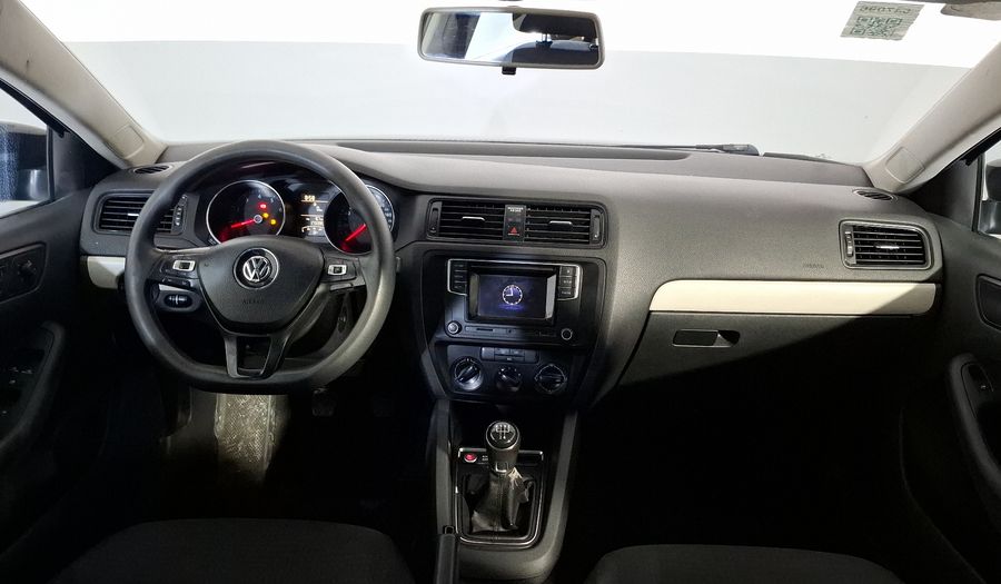 Volkswagen Jetta 2.5 COMFORTLINE MT BOLSAS AIRE DEL. Sedan 2017
