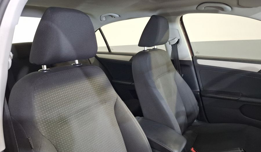 Volkswagen Jetta 2.5 COMFORTLINE MT BOLSAS AIRE DEL. Sedan 2017