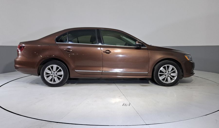 Volkswagen Jetta 2.5 COMFORTLINE MT BOLSAS AIRE DEL. Sedan 2017