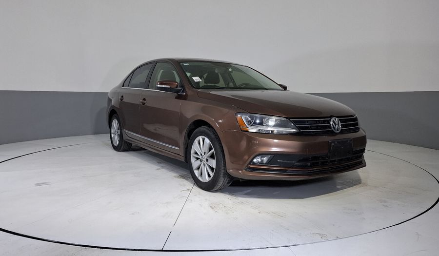 Volkswagen Jetta 2.5 COMFORTLINE MT BOLSAS AIRE DEL. Sedan 2017