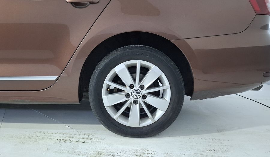 Volkswagen Jetta 2.5 COMFORTLINE MT BOLSAS AIRE DEL. Sedan 2017