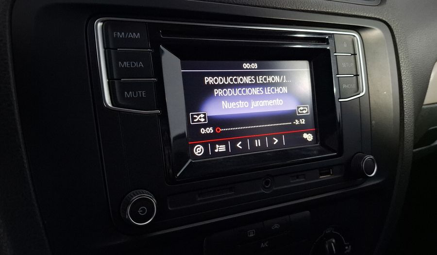 Volkswagen Jetta 2.5 COMFORTLINE MT BOLSAS AIRE DEL. Sedan 2017