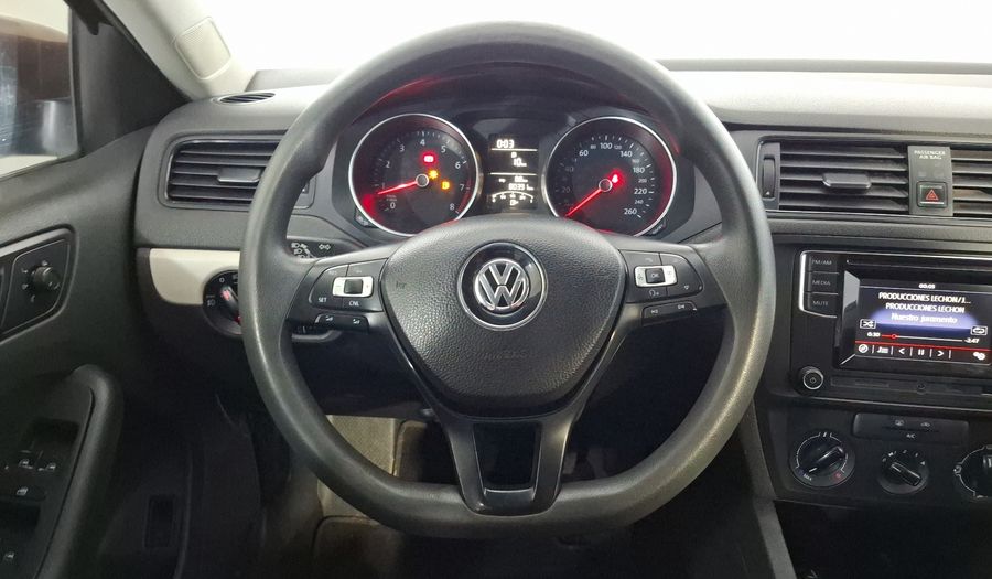 Volkswagen Jetta 2.5 COMFORTLINE MT BOLSAS AIRE DEL. Sedan 2017