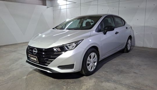 Nissan • Versa