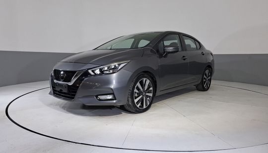 Nissan • Versa