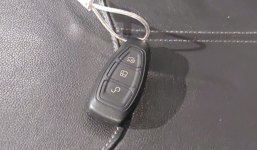 Ford Focus 2.0 16V SEDAN TITANIUM POWERSHIFT Sedan 2016