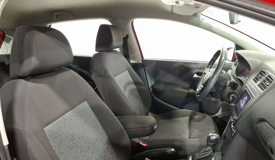 Volkswagen Polo 1.6 COMFORTLINE PLUS AUTO Hatchback 2020