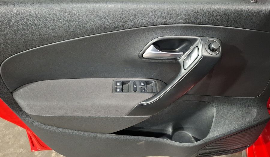 Volkswagen Polo 1.6 COMFORTLINE PLUS AUTO Hatchback 2020