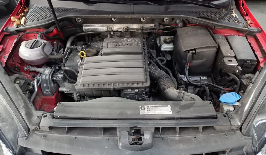 Volkswagen Golf 1.6 MPI TRENDLINE Hatchback 2017
