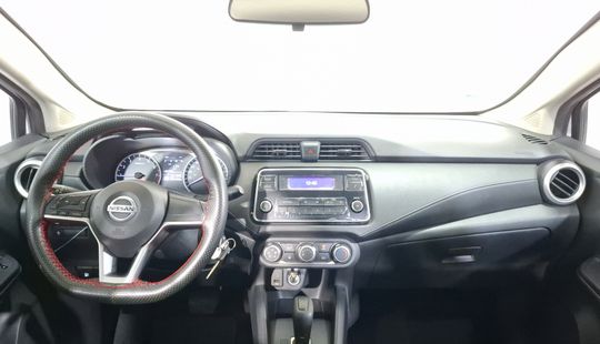 Nissan • Versa