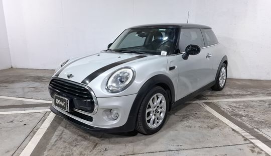 2018 • 72,000 km • Automático