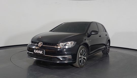 Volkswagen • Golf