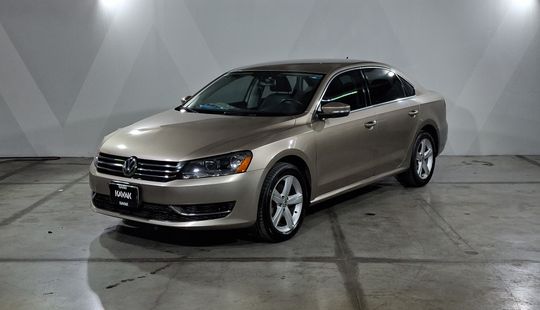 Volkswagen • Passat