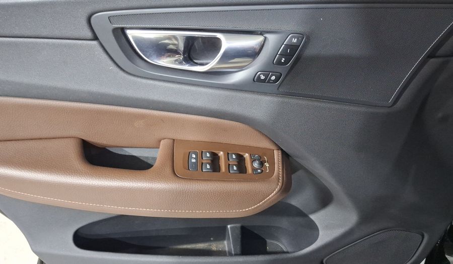 Volvo Xc60 2.0 T5 MOMENTUM AUTO 4WD Suv 2020