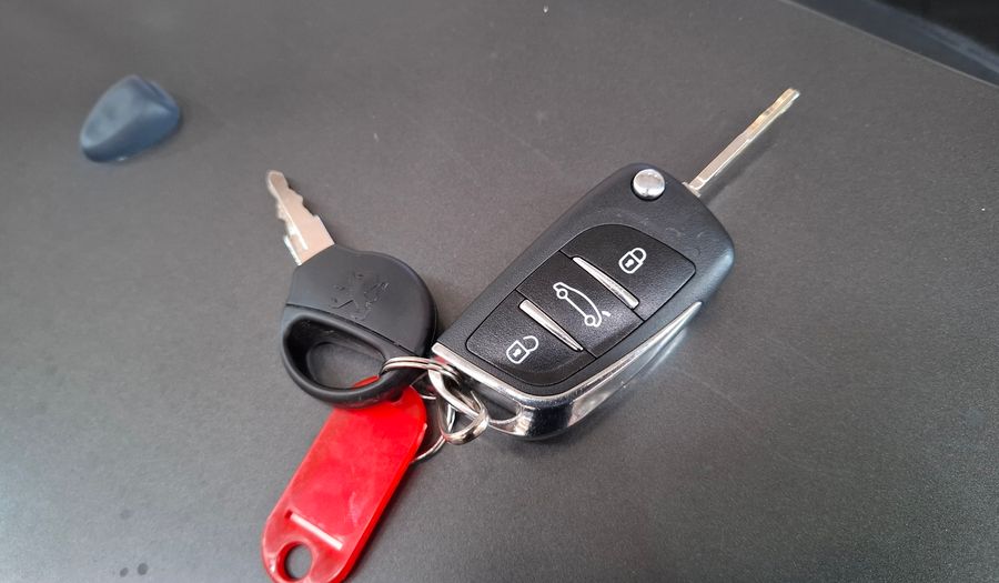 Peugeot 206 1.4 ALLURE Hatchback 2012