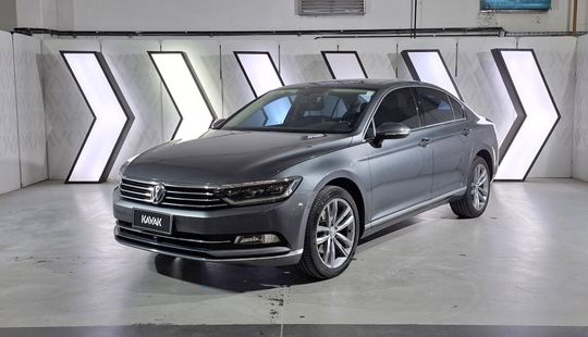 Volkswagen • Passat