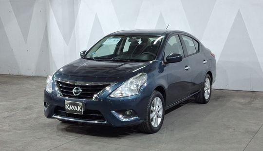 Nissan • Versa