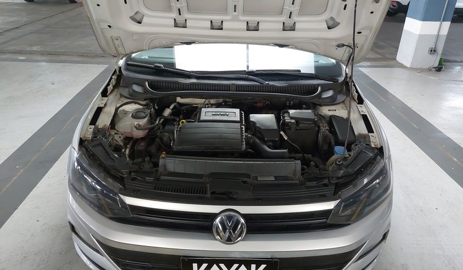 Volkswagen Polo 1.6 AT Hatchback 2020