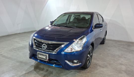 Nissan • Versa
