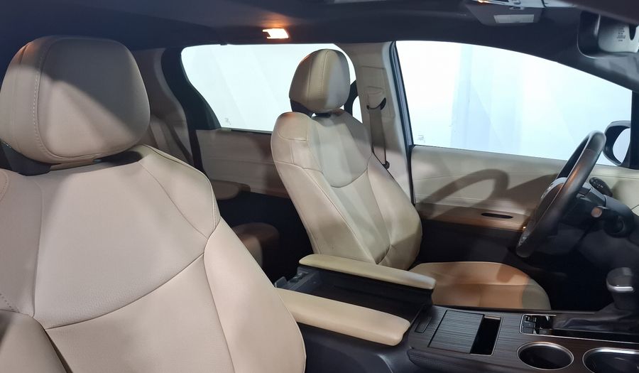 Toyota Sienna 2.5 HEV XLE PIEL AUTO Minivan 2022