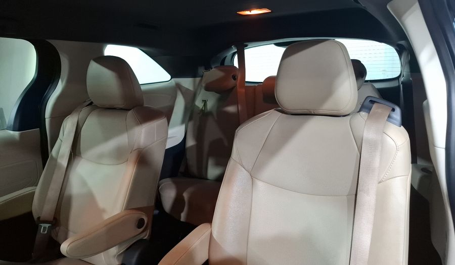Toyota Sienna 2.5 HEV XLE PIEL AUTO Minivan 2022