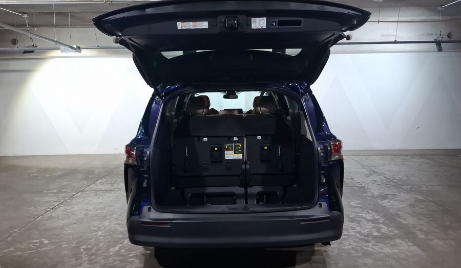 Toyota Sienna 2.5 HEV XLE PIEL AUTO Minivan 2022