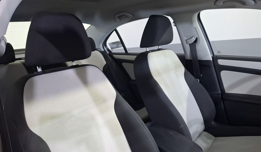 Volkswagen Jetta 2.5 TRENDLINE TIP. Sedan 2016