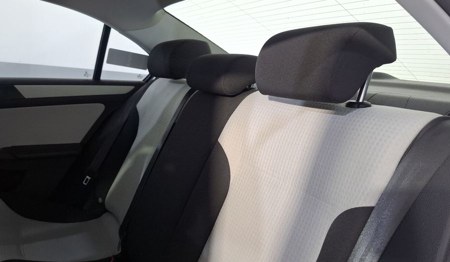 Volkswagen Jetta 2.5 TRENDLINE TIP. Sedan 2016