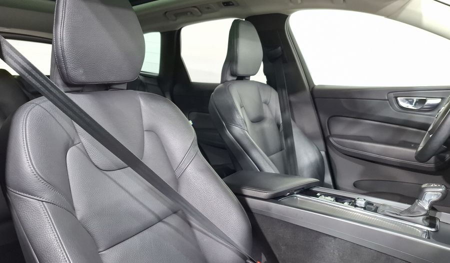 Volvo Xc60 2.0 T5 MOMENTUM AUTO AWD Suv 2021
