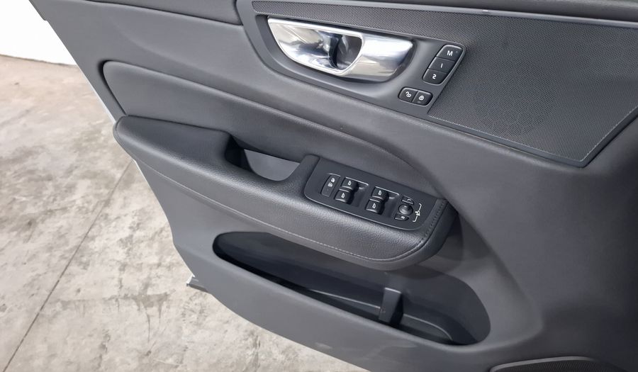 Volvo Xc60 2.0 T5 MOMENTUM AUTO AWD Suv 2021