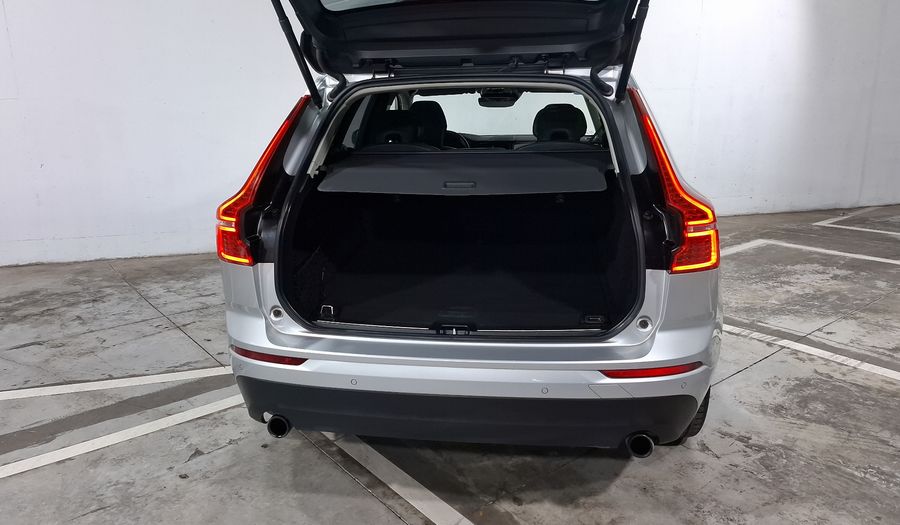 Volvo Xc60 2.0 T5 MOMENTUM AUTO AWD Suv 2021