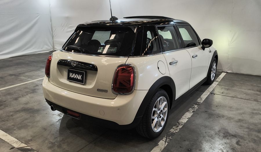 Mini Cooper 1.5 COOPER CHILI DCT Hatchback 2021