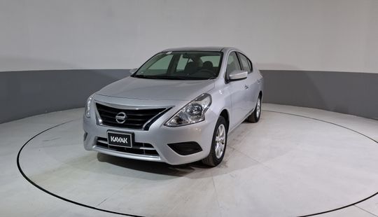Nissan • Versa