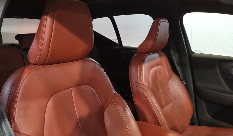 Volvo Xc40 2.0 T4 MOMENTUM AUTO Suv 2020
