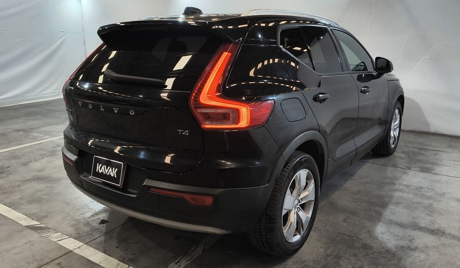 Volvo Xc40 2.0 T4 MOMENTUM AUTO Suv 2020