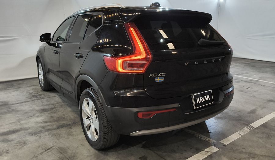Volvo Xc40 2.0 T4 MOMENTUM AUTO Suv 2020