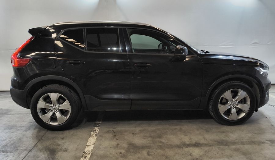 Volvo Xc40 2.0 T4 MOMENTUM AUTO Suv 2020