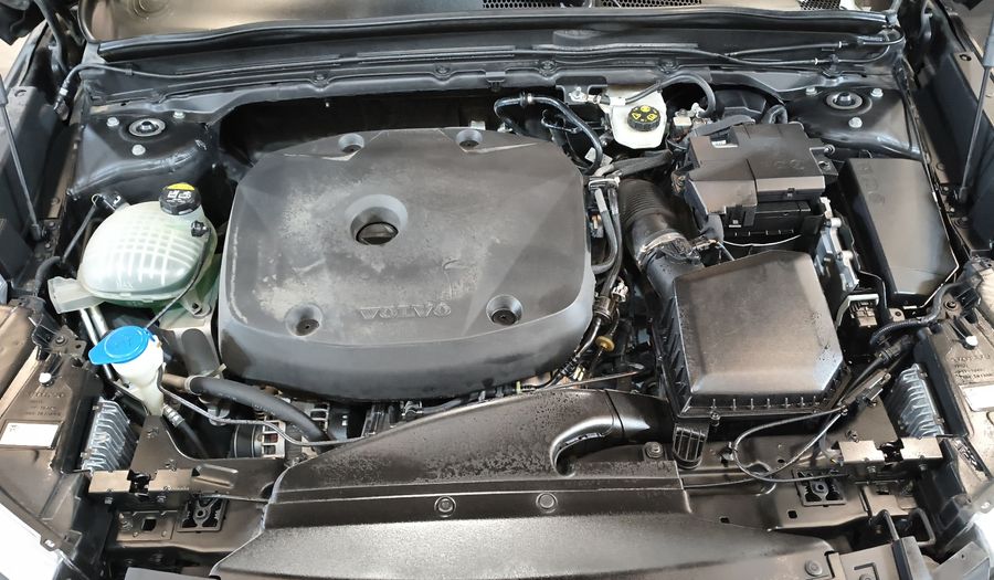 Volvo Xc40 2.0 T4 MOMENTUM AUTO Suv 2020