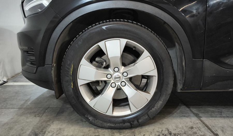 Volvo Xc40 2.0 T4 MOMENTUM AUTO Suv 2020