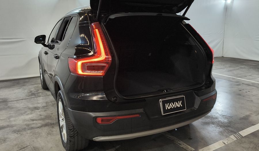 Volvo Xc40 2.0 T4 MOMENTUM AUTO Suv 2020