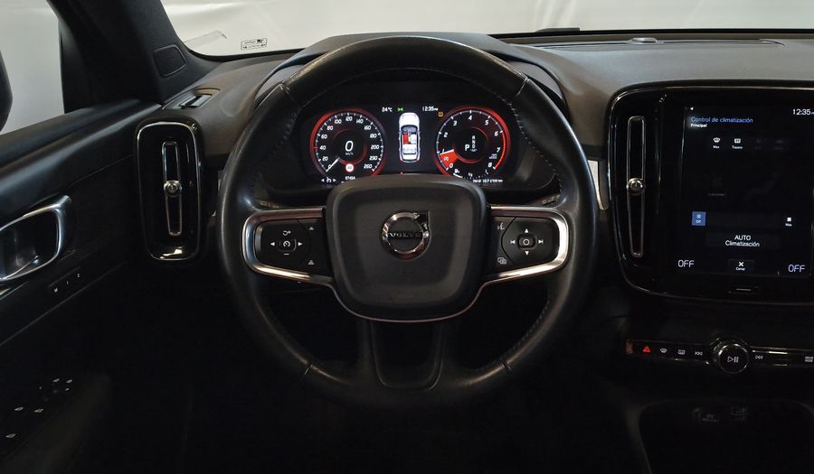 Volvo Xc40 2.0 T4 MOMENTUM AUTO Suv 2020
