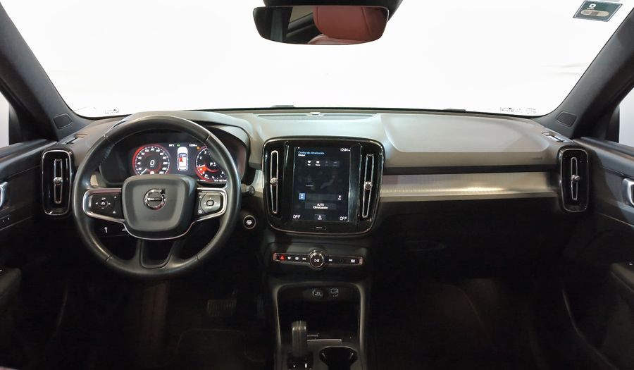 Volvo Xc40 2.0 T4 MOMENTUM AUTO Suv 2020